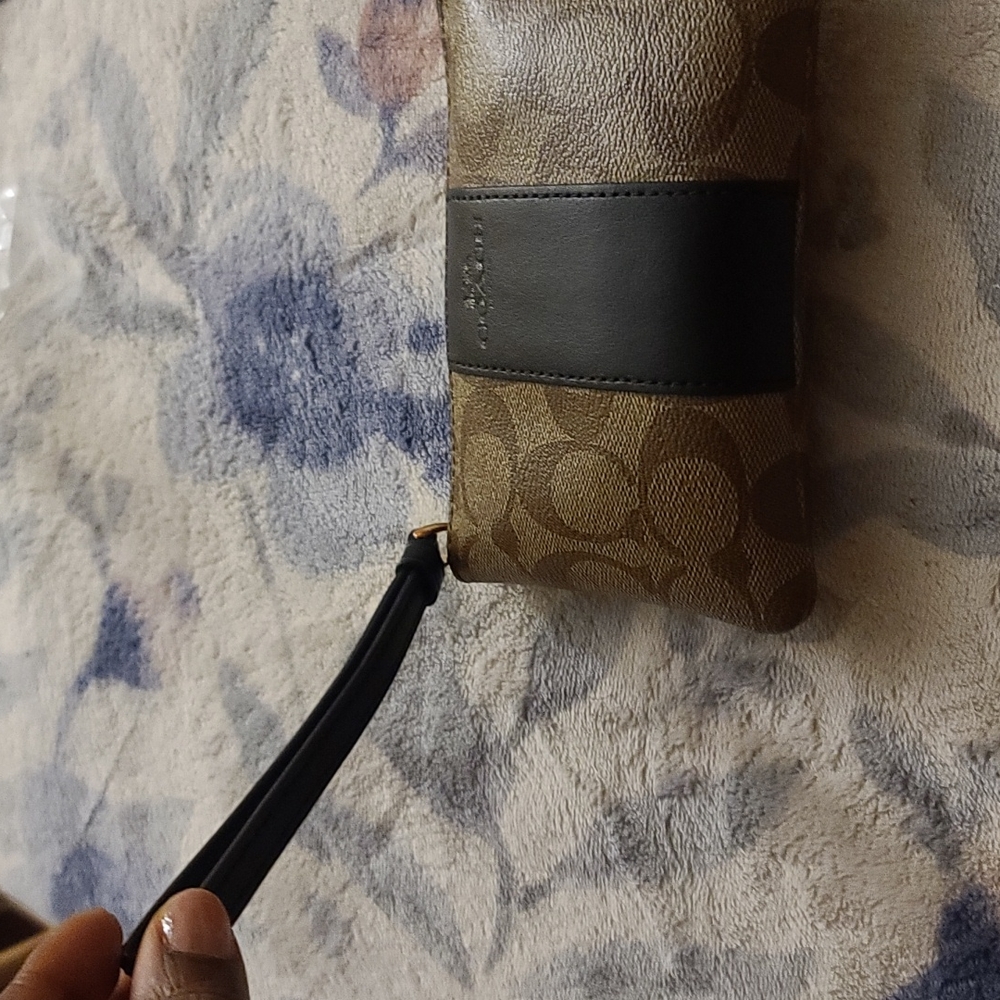 Coach Wristlet. - Picture 3 of 5